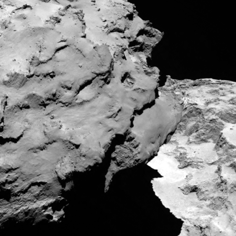 Outro detalhe do cometa 67P/Churyumov-Gerasimenko obtido em 6 de Agosto de 2014